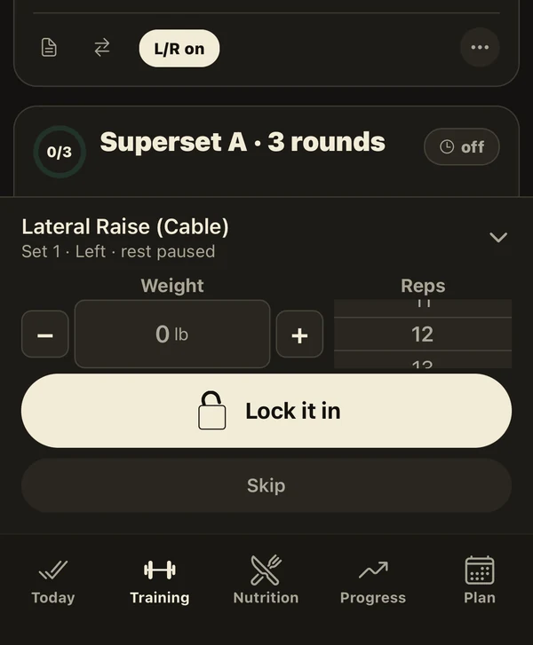 The logger mid-session: superset A of three rounds, a cable lateral raise on the left side with rest paused, weight and rep steppers, and a Lock it in button.